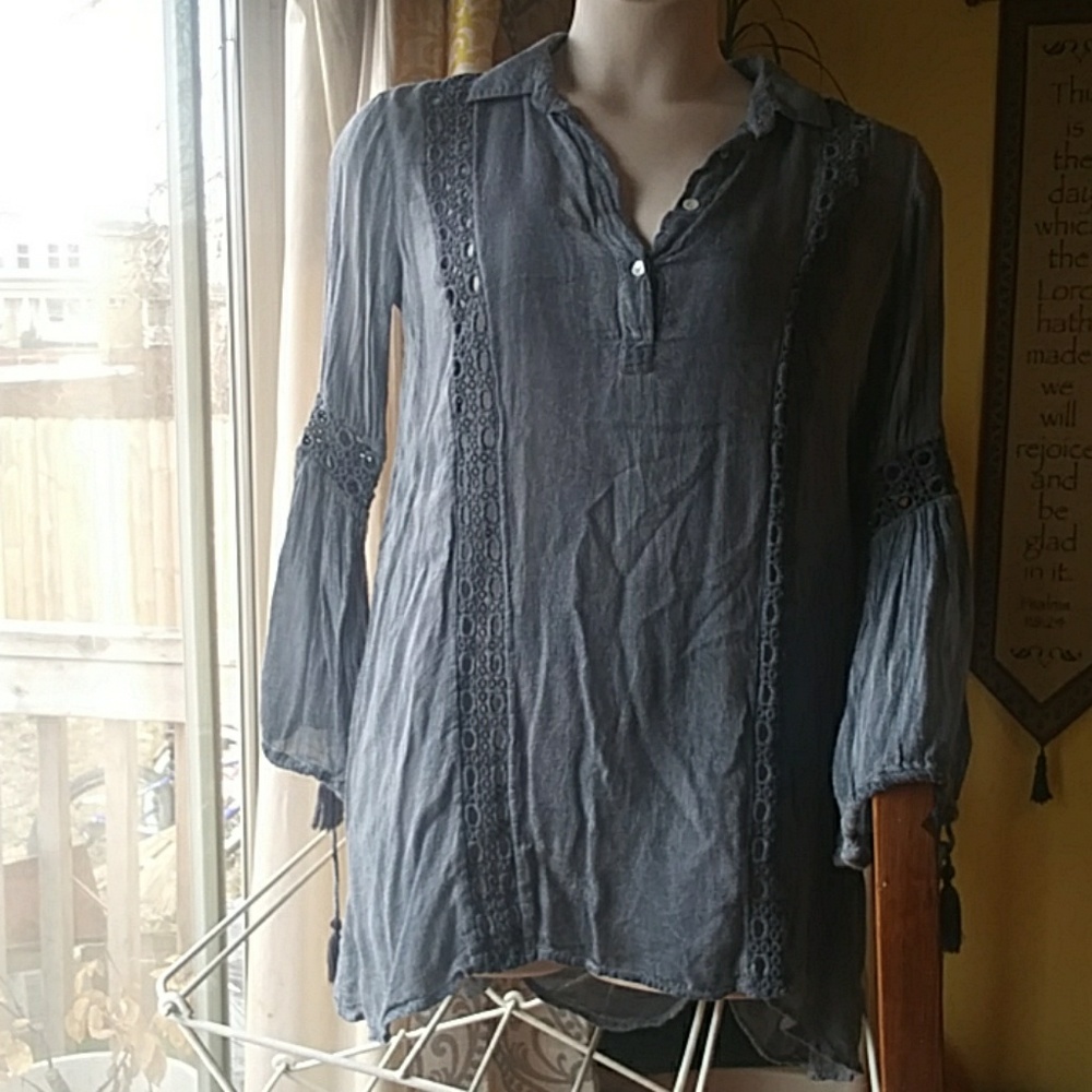 En creme blouse